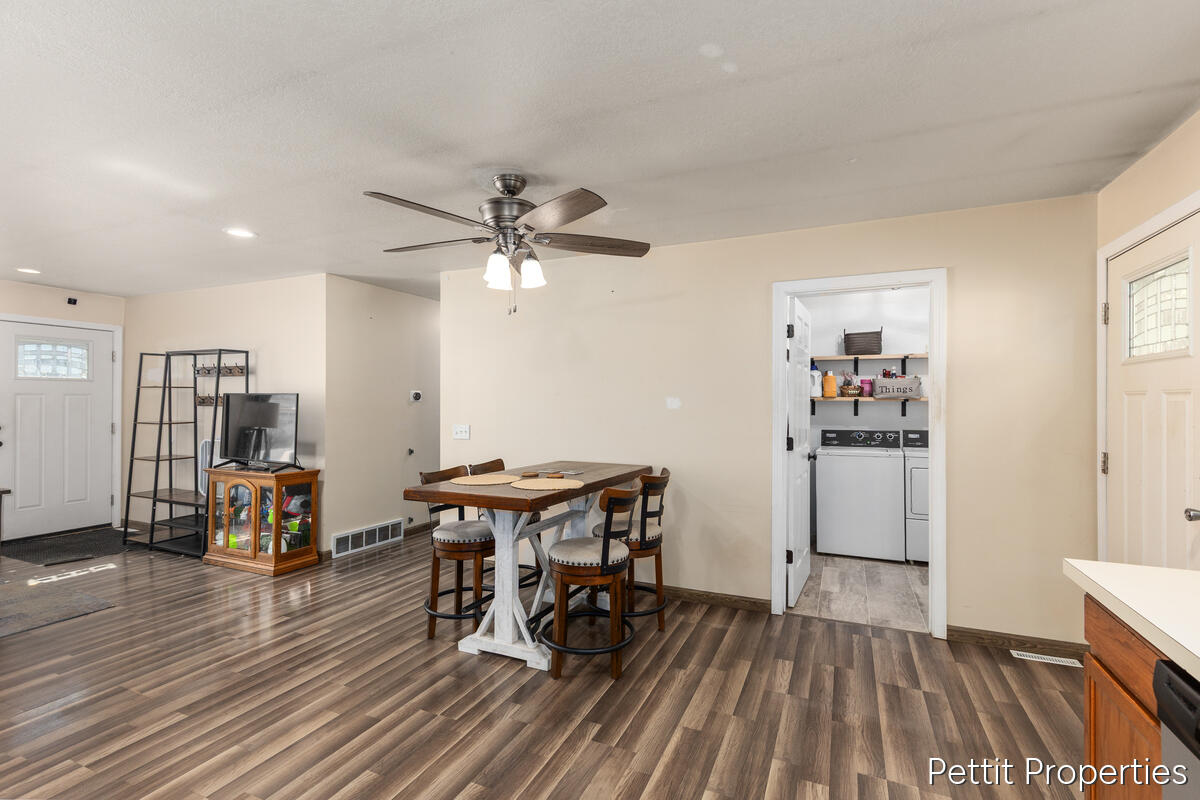 1447 West Street Property Photo 9