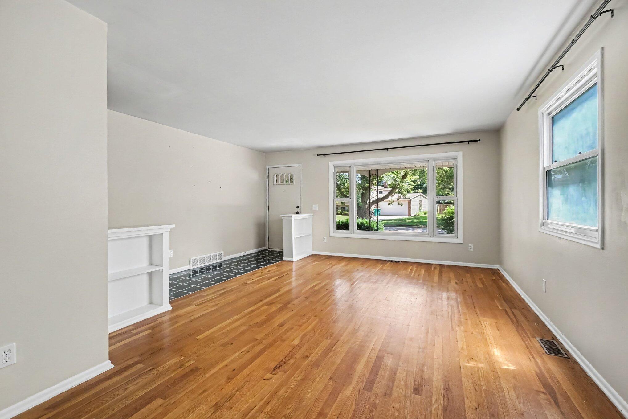 6320 Hampton Street Property Photo 4