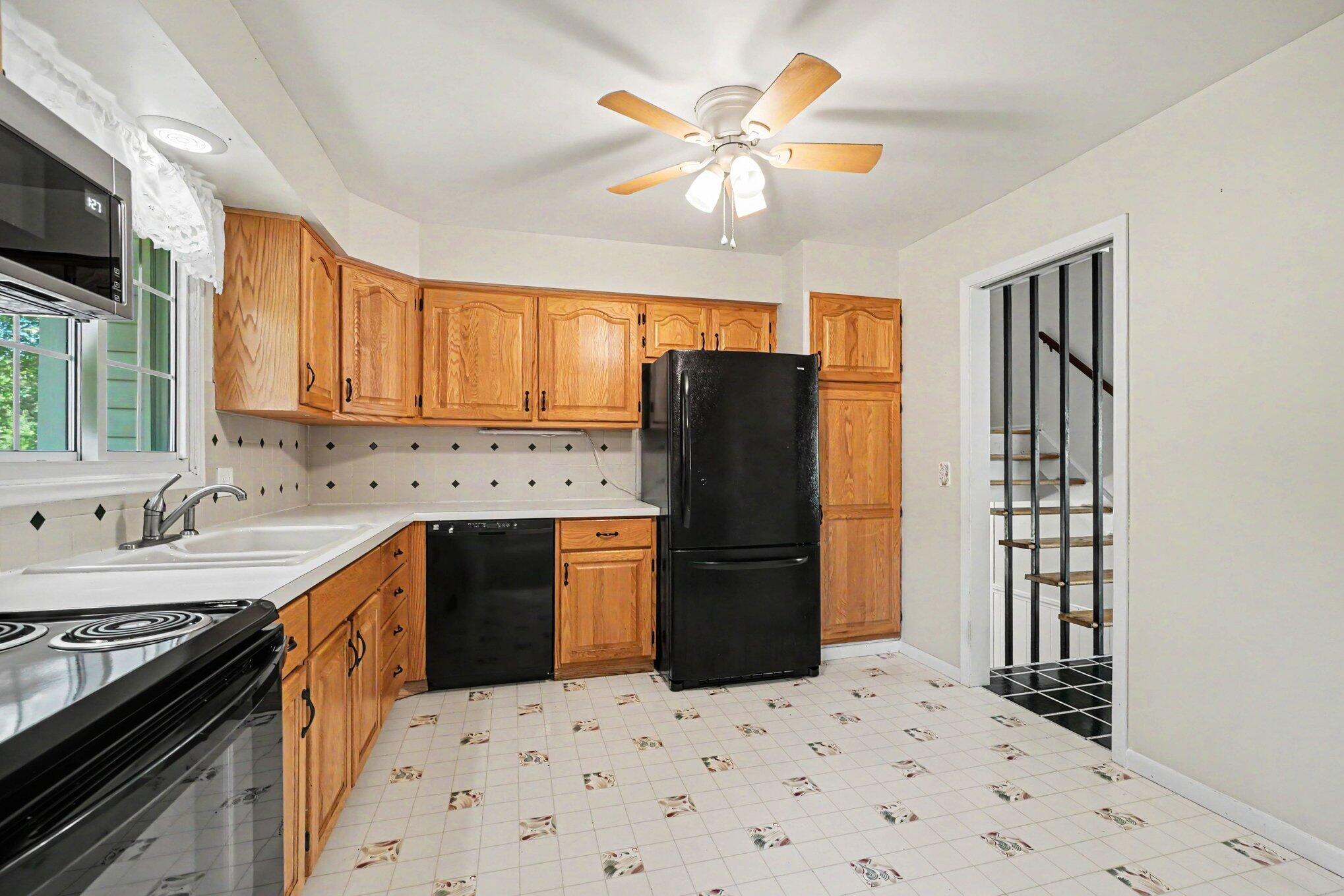 6320 Hampton Street Property Photo 6