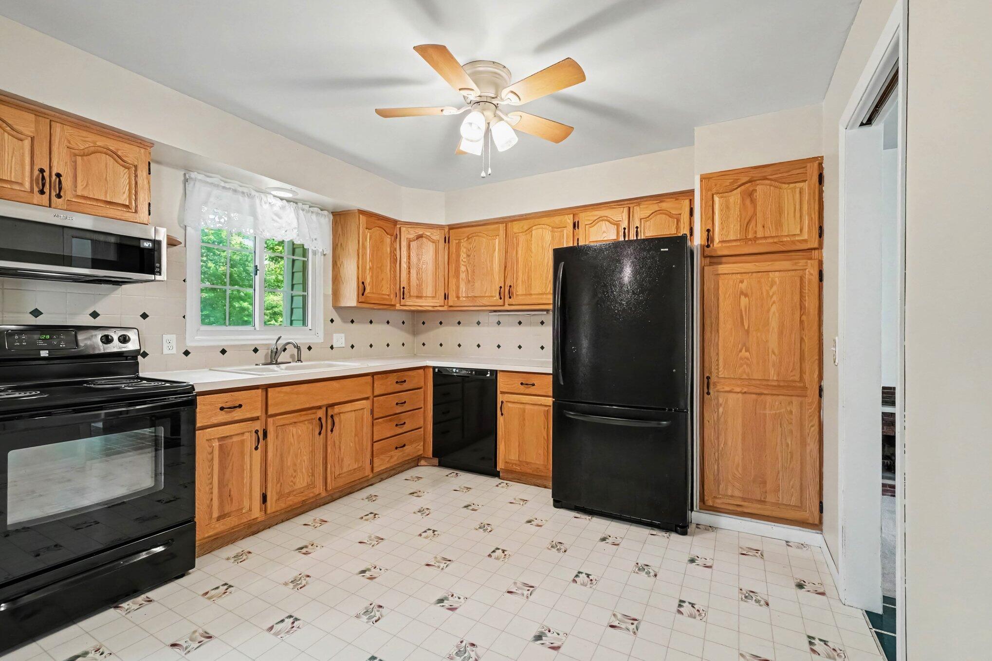 6320 Hampton Street Property Photo 8