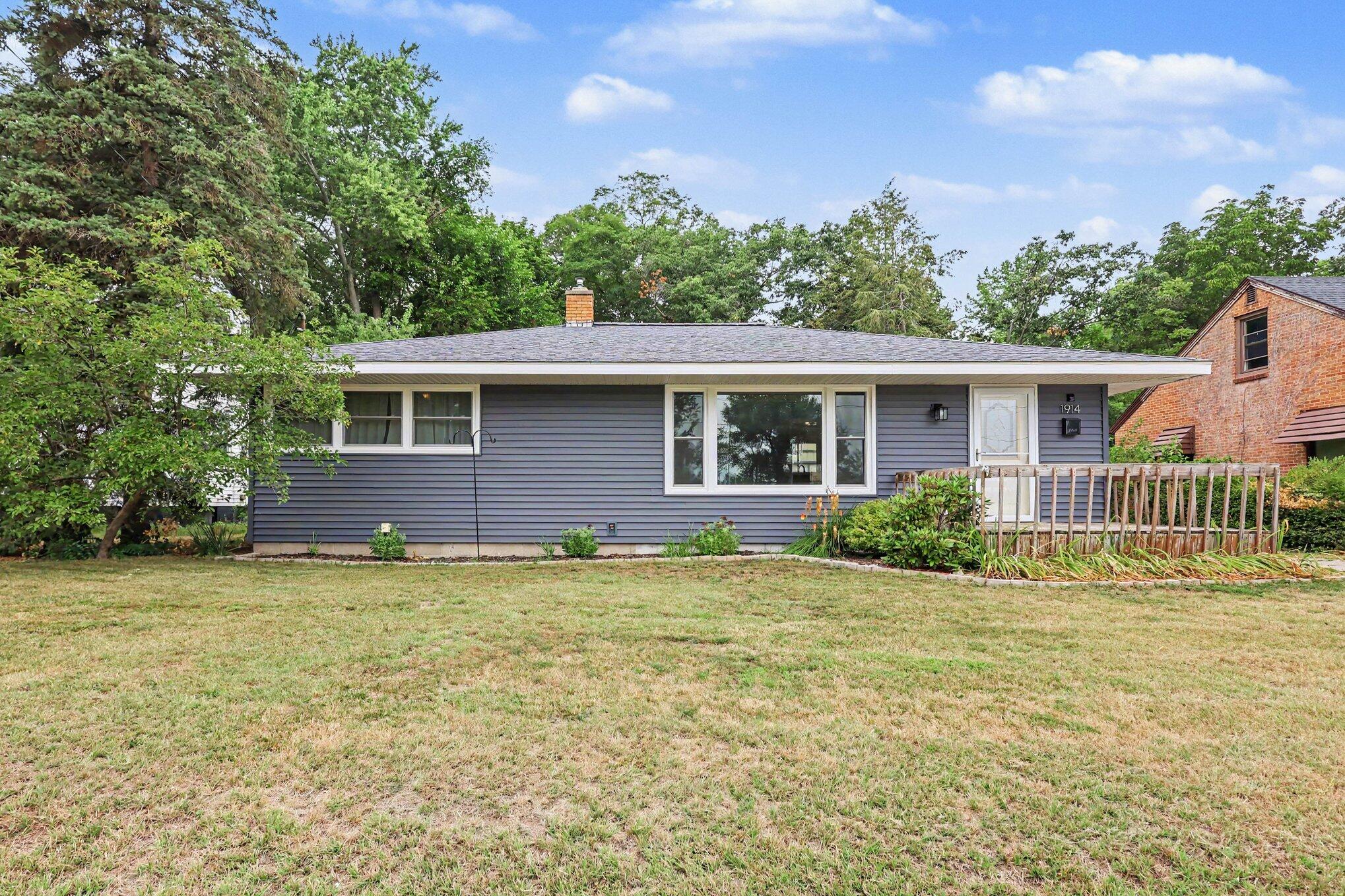 1914 Lake Avenue Property Photo 1