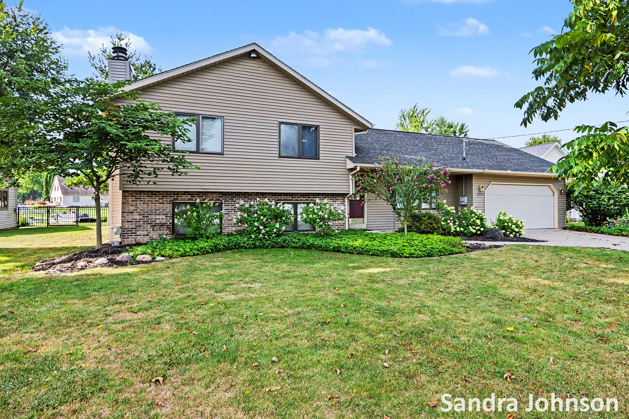 12725 Park Drive Property Photo 4