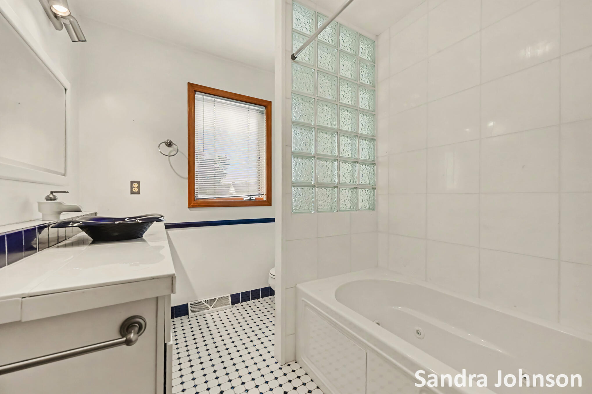 12725 Park Drive Property Photo 25