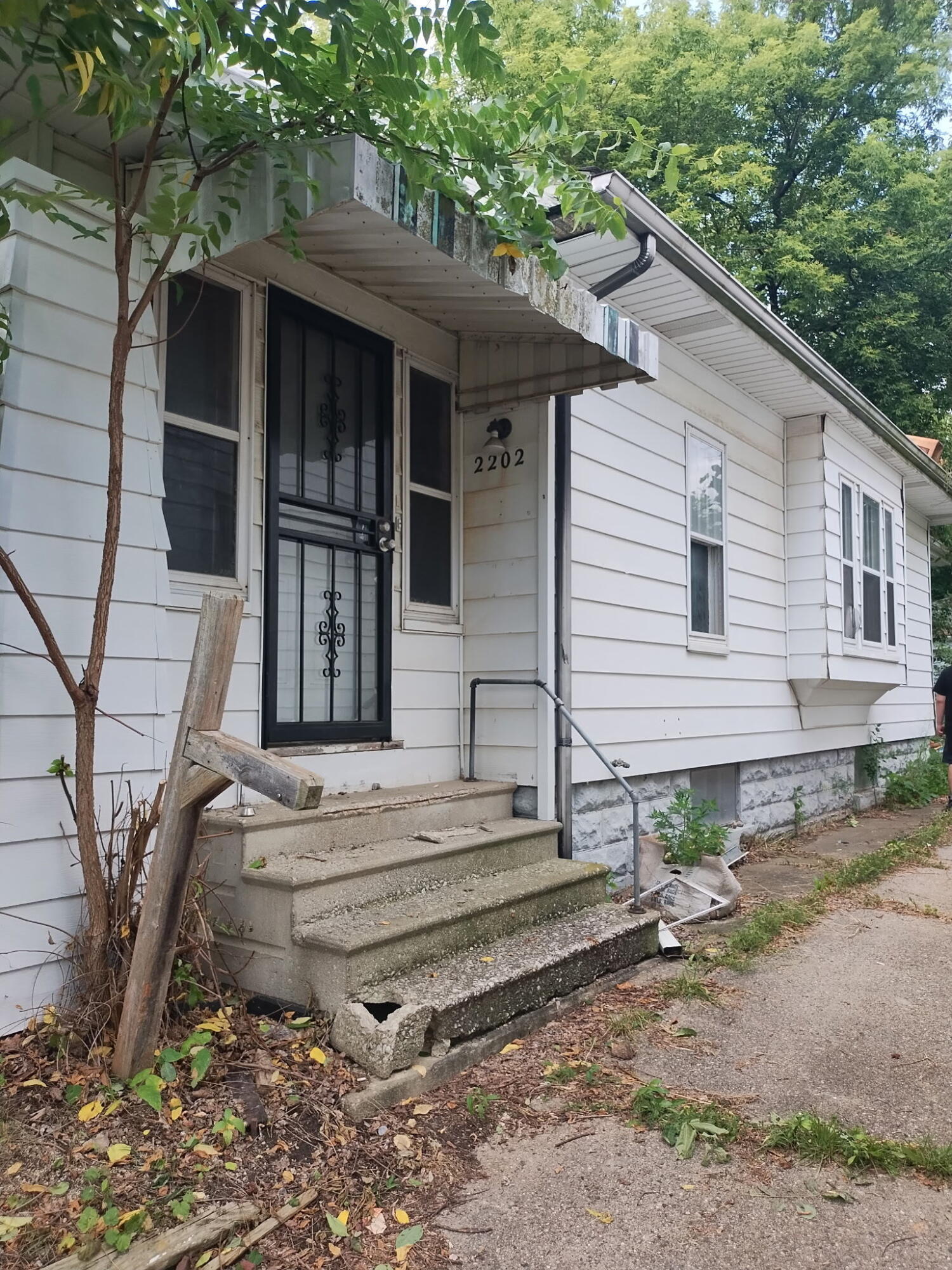 2202 Swayze Street Property Photo 2