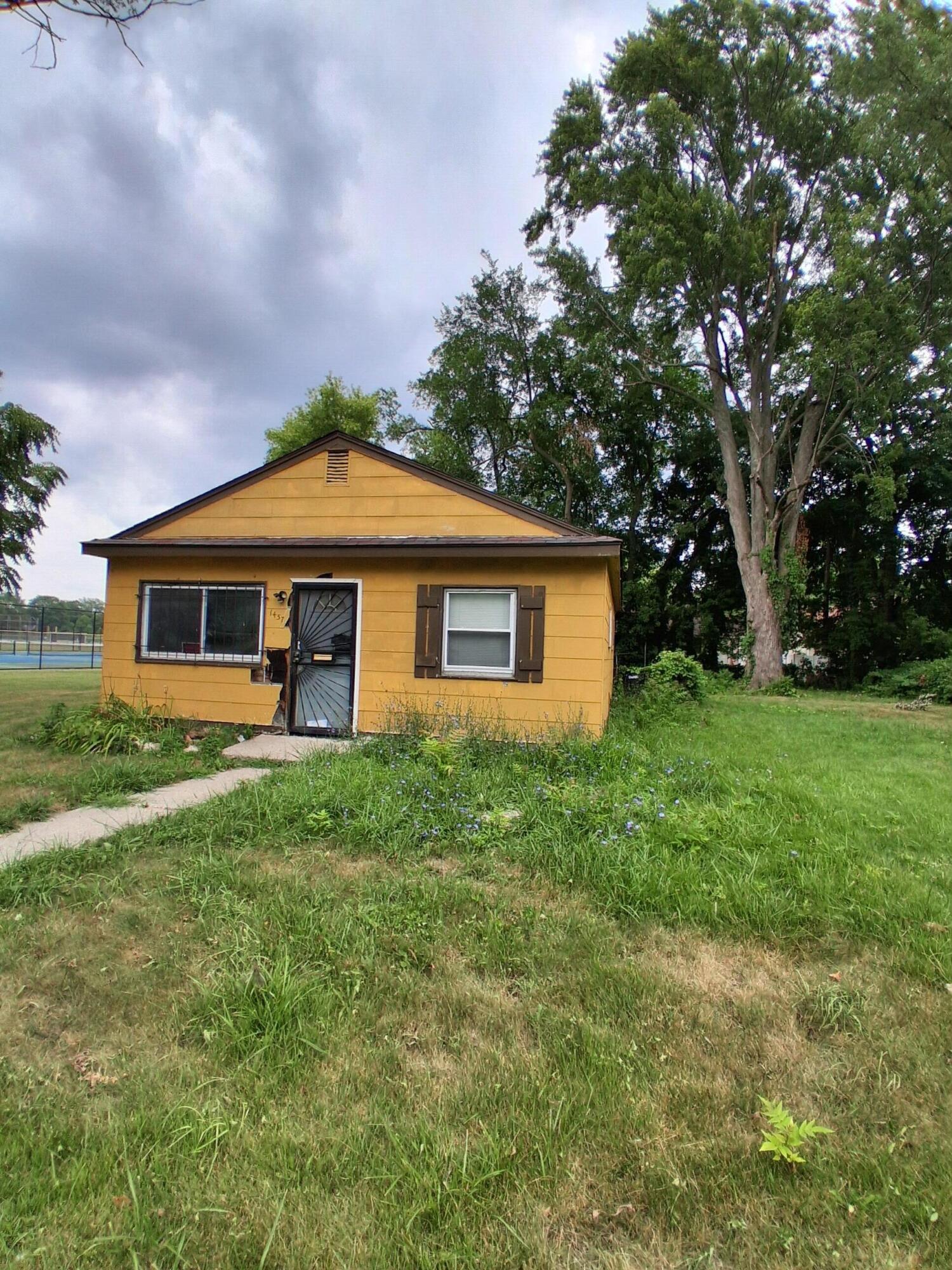 14572 Plainview Avenue Property Photo 1