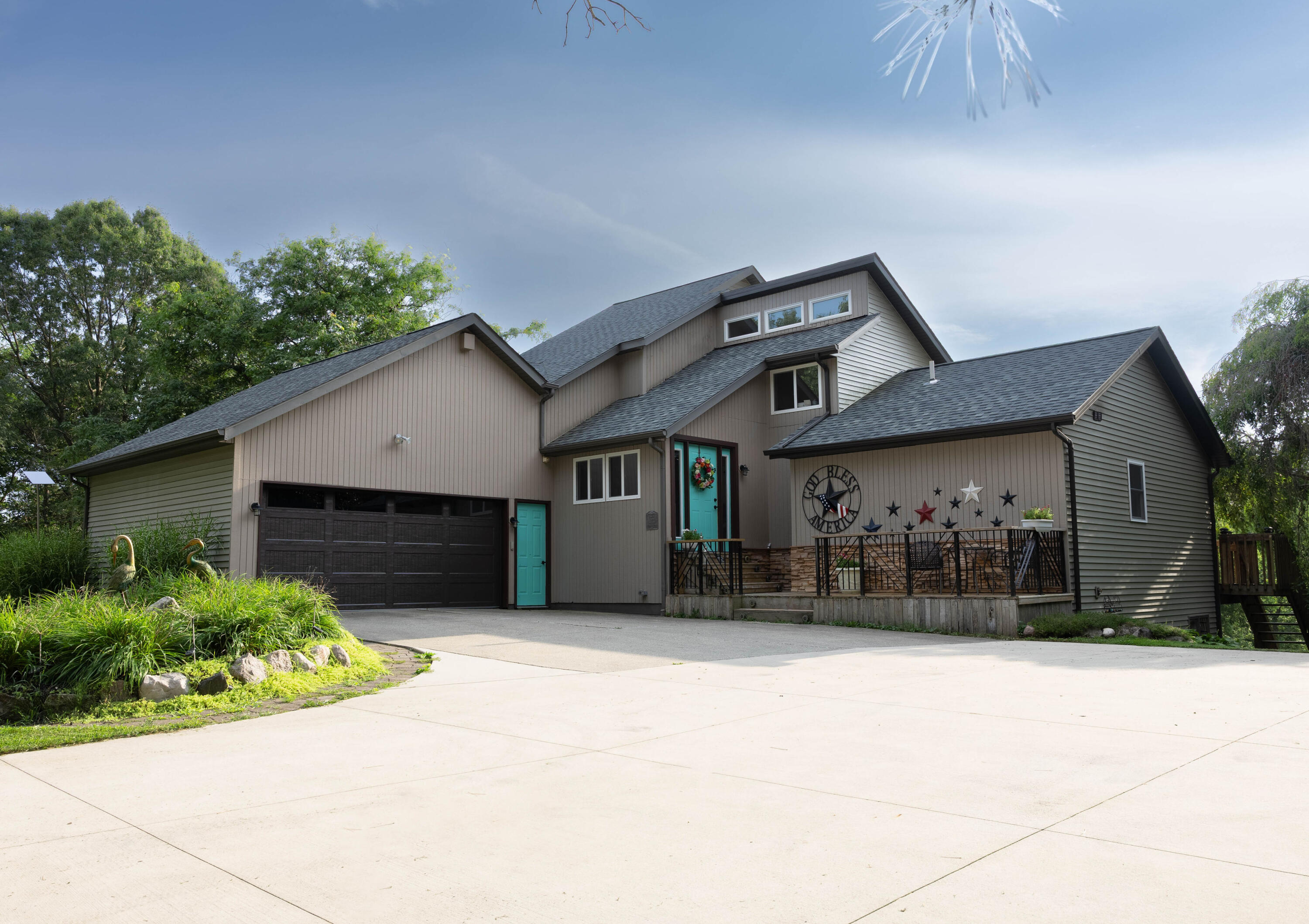 10335 Lincoln Lake Road NE Property Photo 1