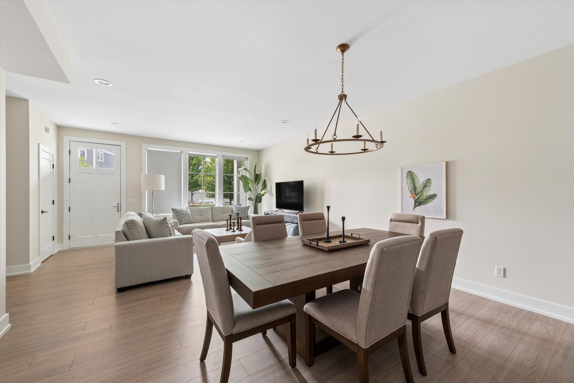 929 Harbor Drive E Property Photo 7