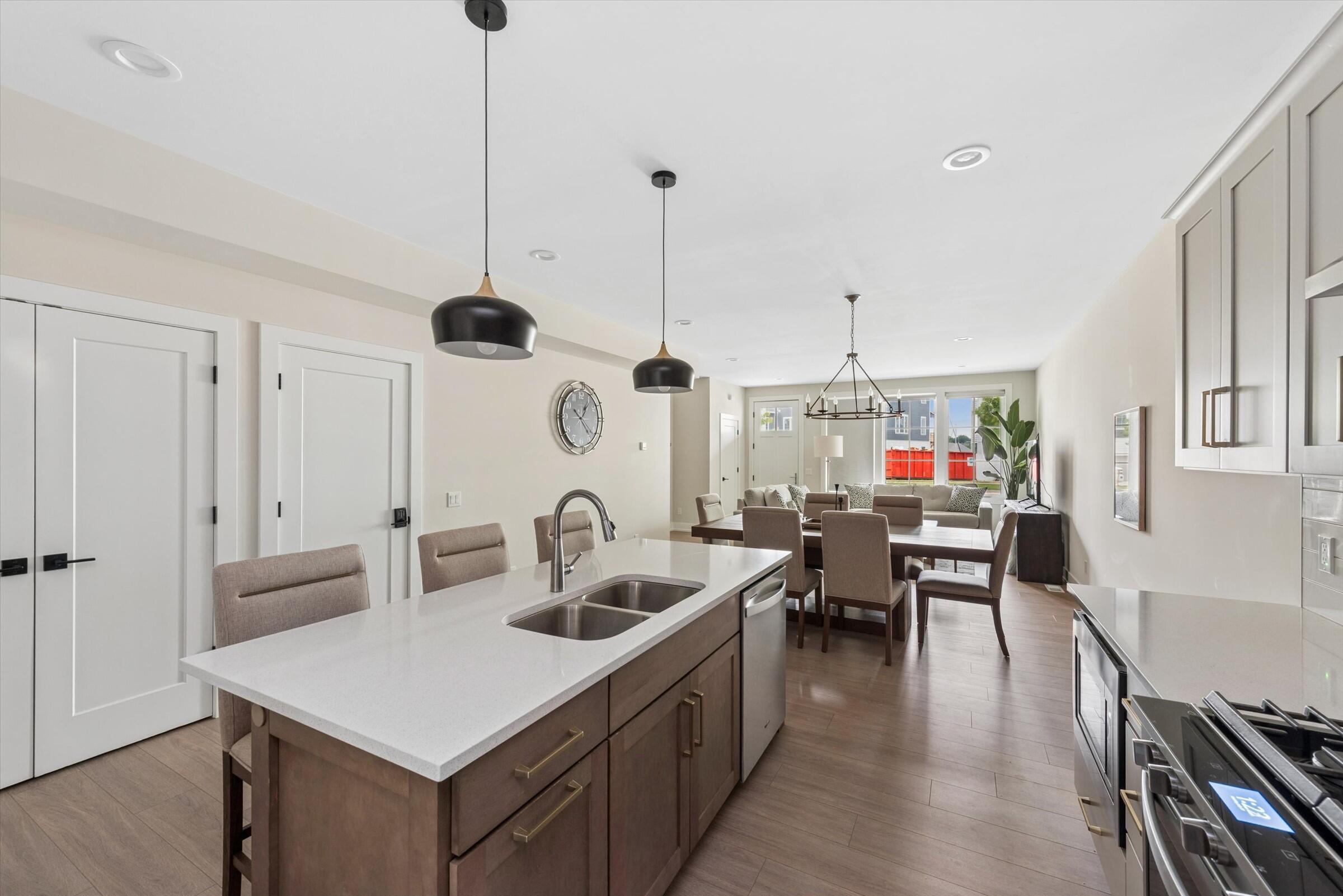 929 Harbor Drive E Property Photo 9