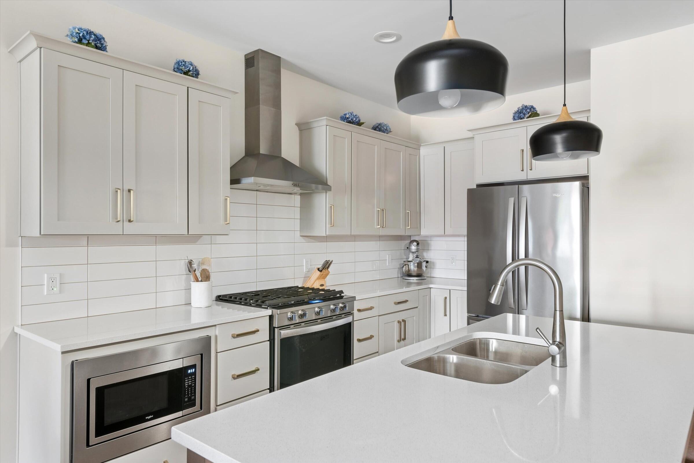 929 Harbor Drive E Property Photo 10
