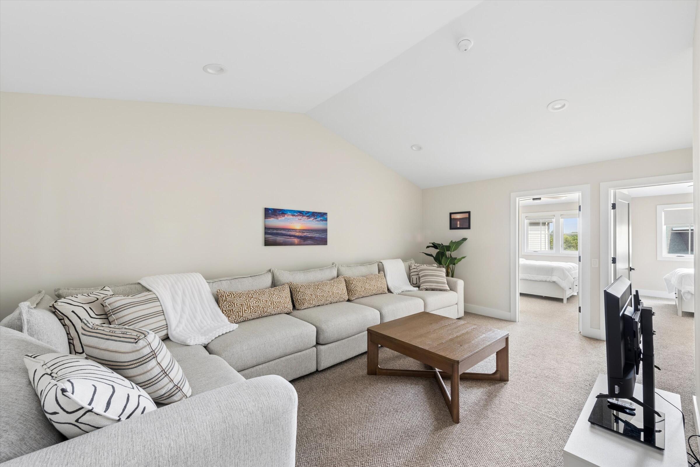 929 Harbor Drive E Property Photo 14