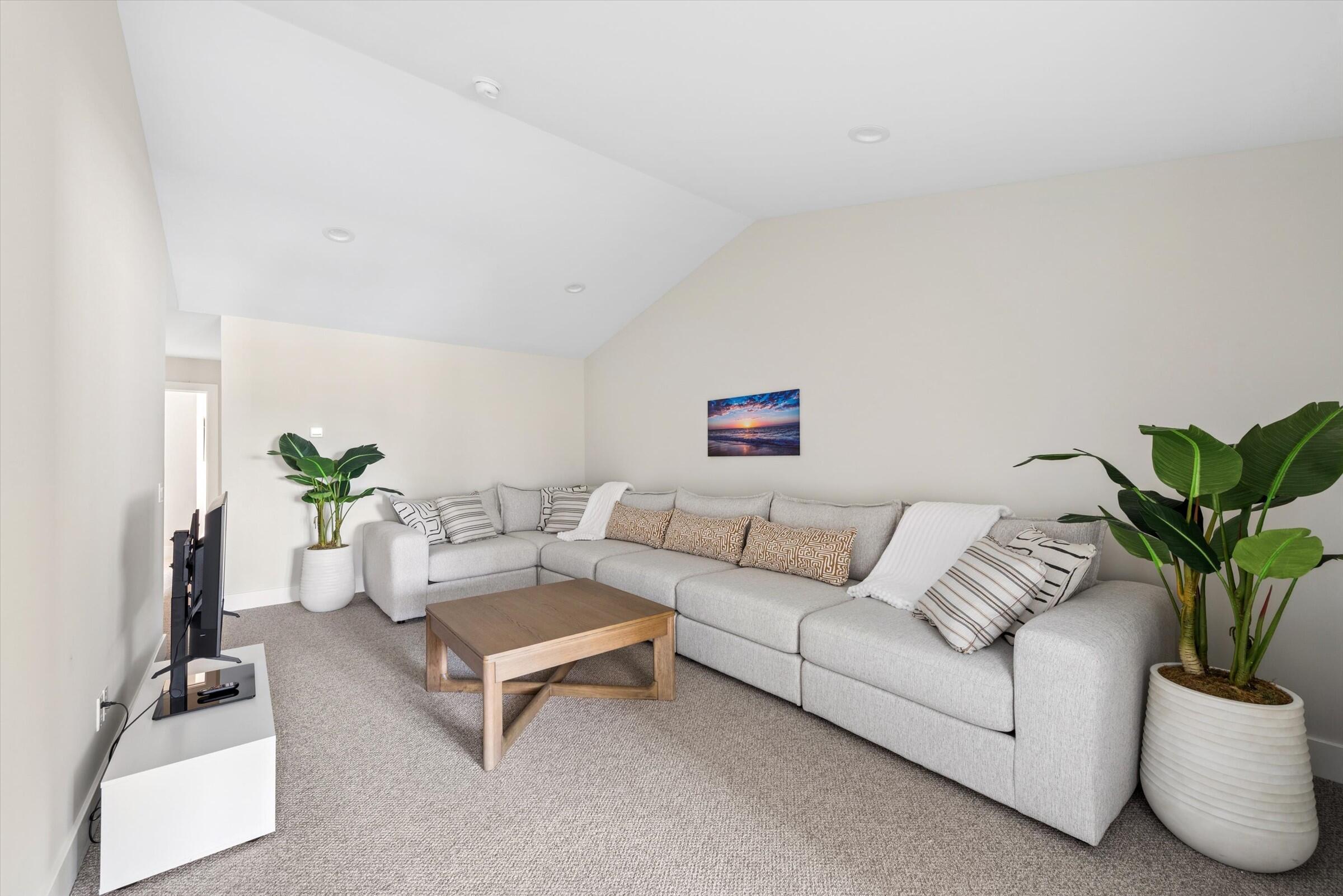 929 Harbor Drive E Property Photo 15