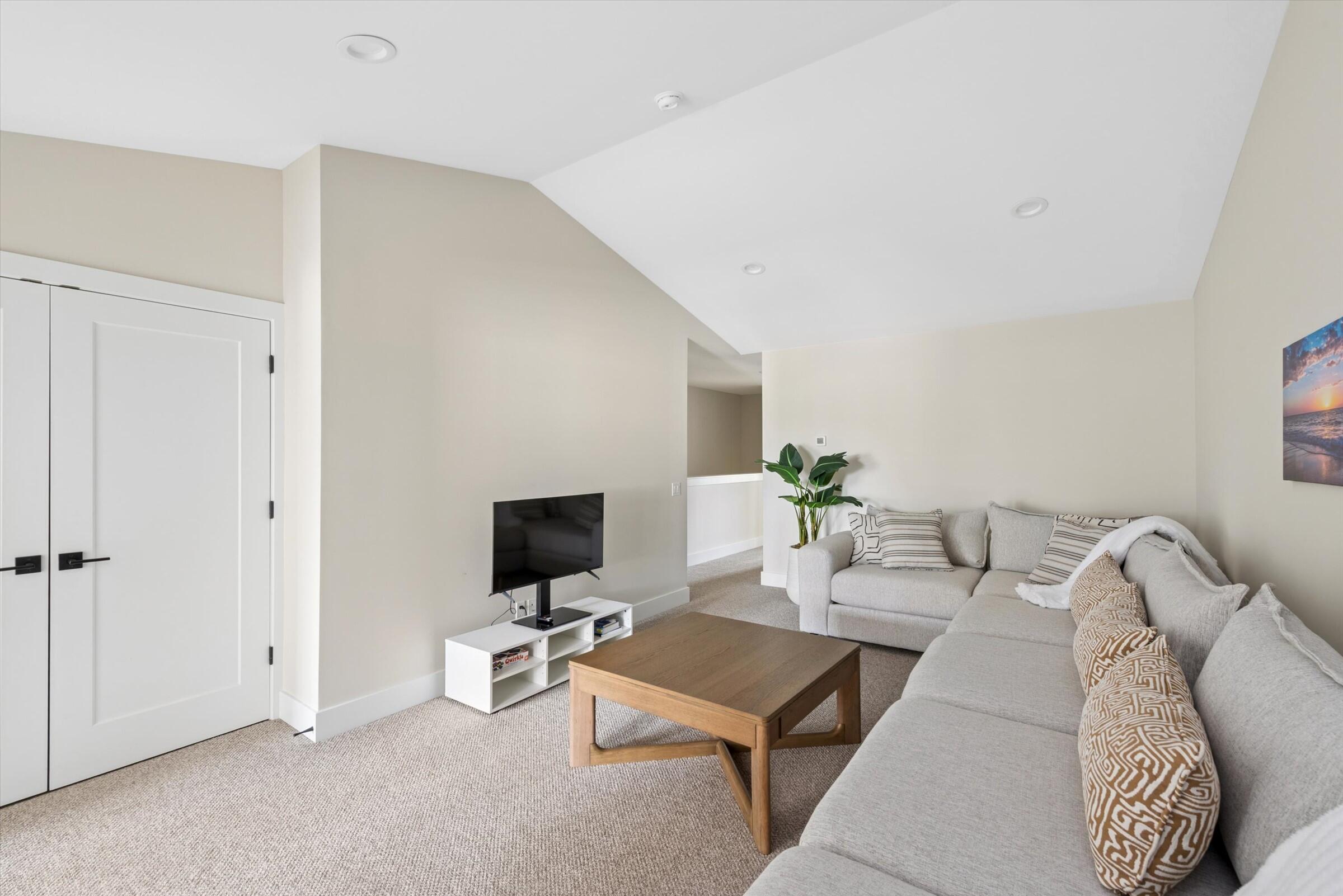 929 Harbor Drive E Property Photo 16