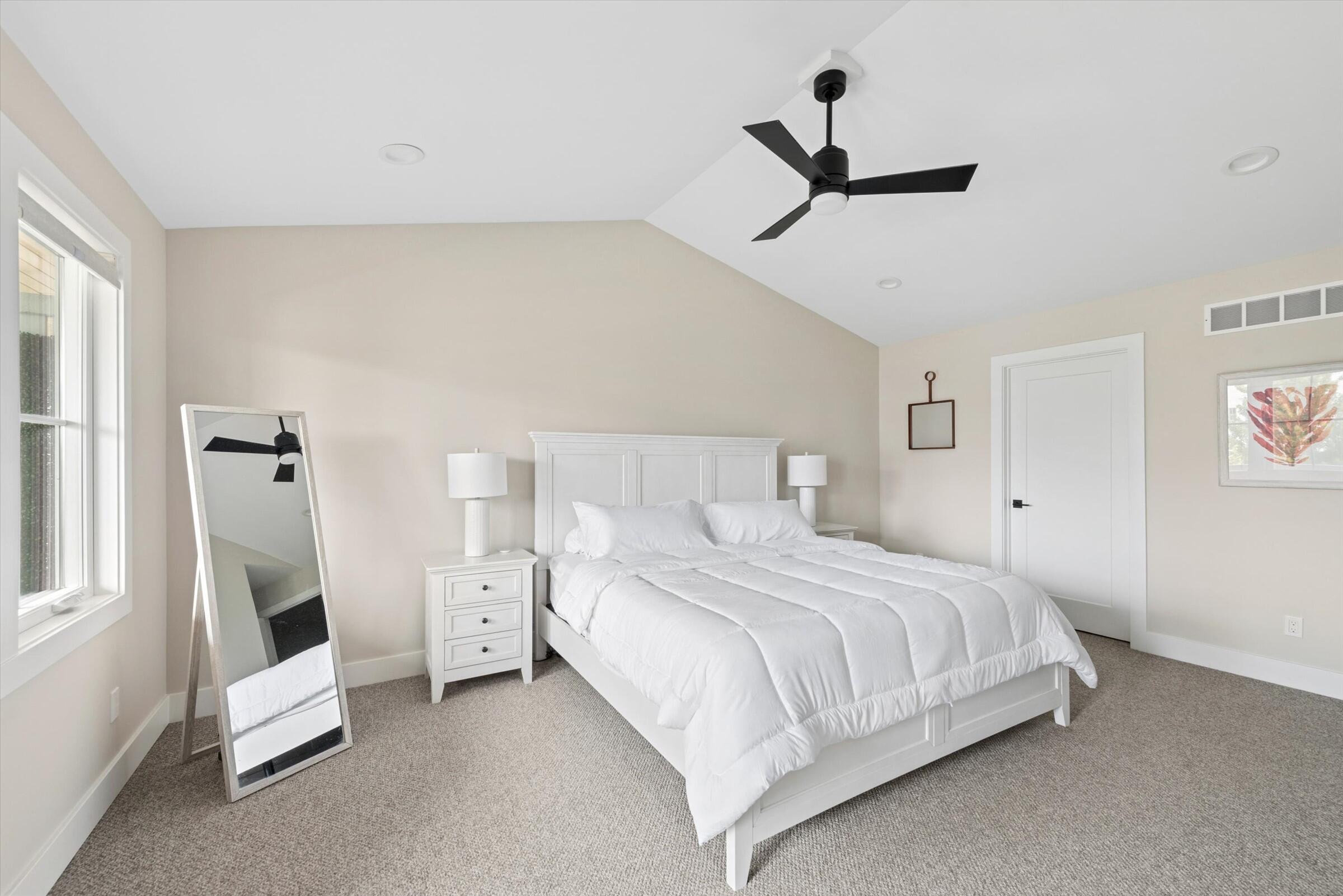 929 Harbor Drive E Property Photo 17