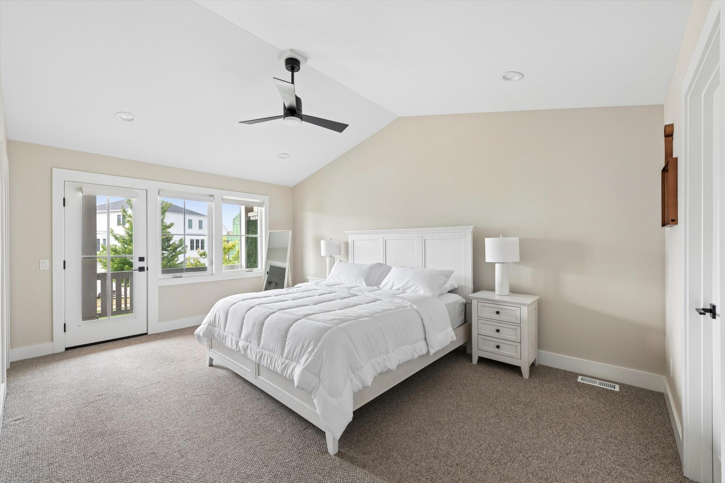 929 Harbor Drive E Property Photo 18