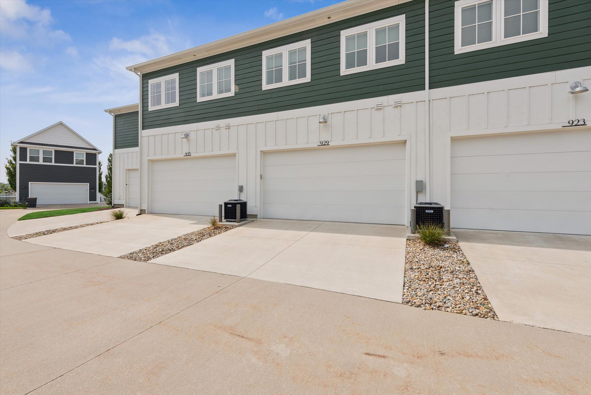 929 Harbor Drive E Property Photo 25
