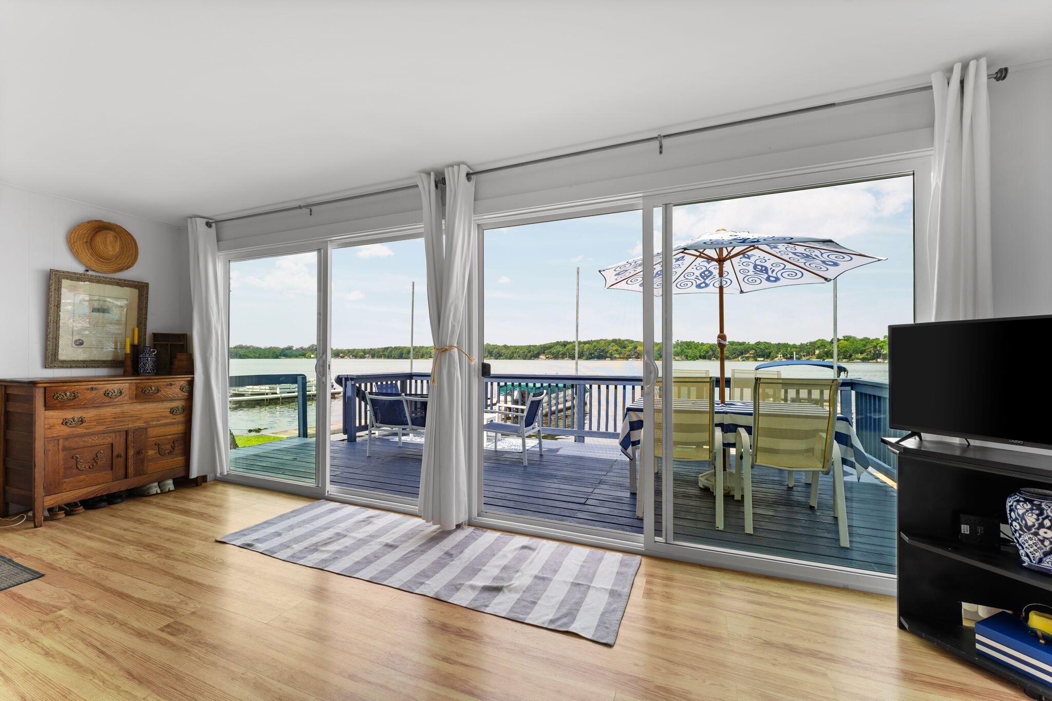 7355 Webbs Shore Drive Property Photo 10