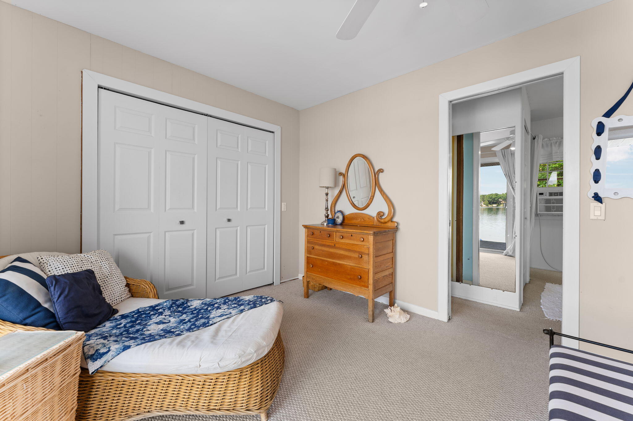 7355 Webbs Shore Drive Property Photo 14