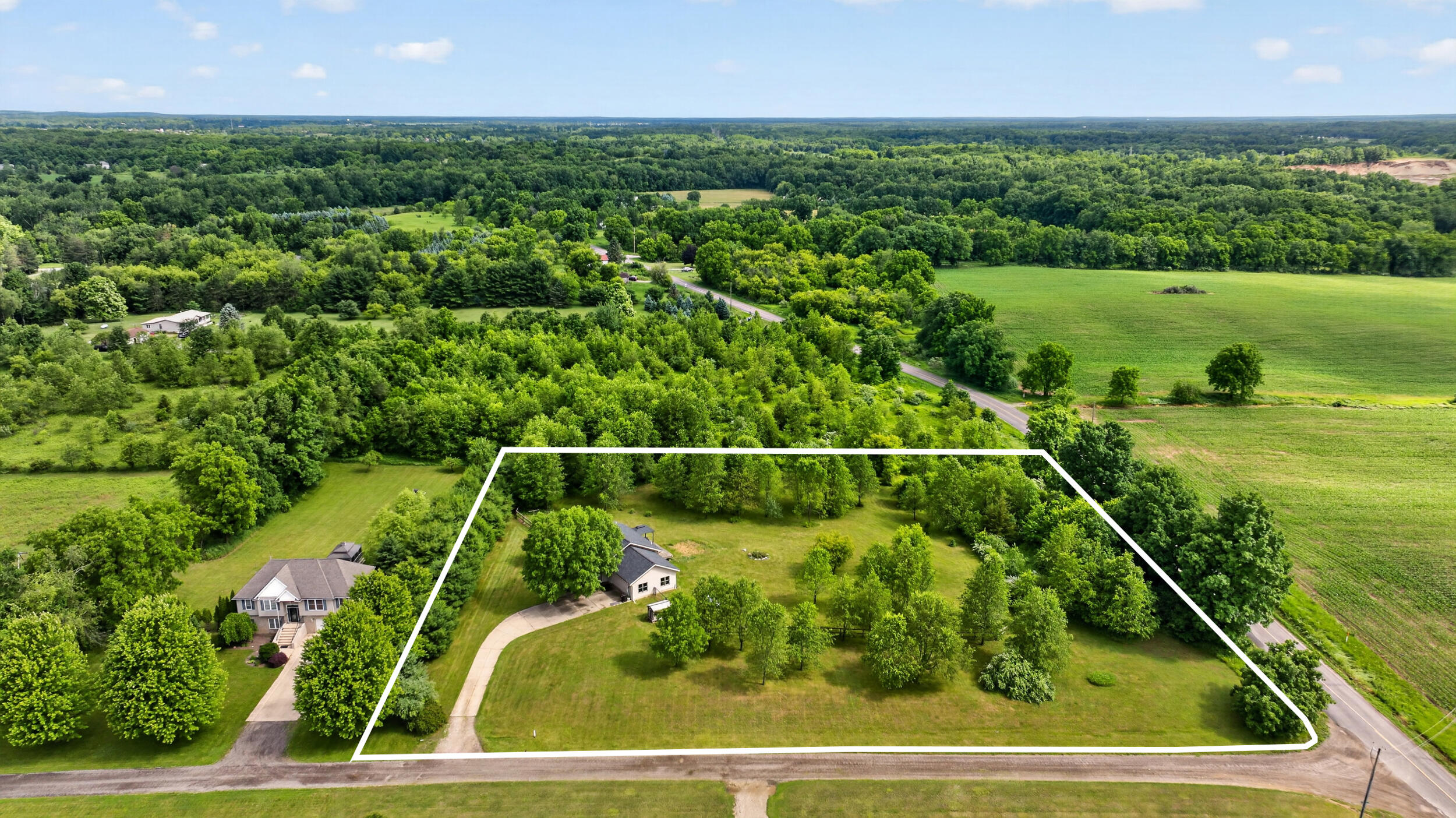 15510 Davis Drive Property Photo 2