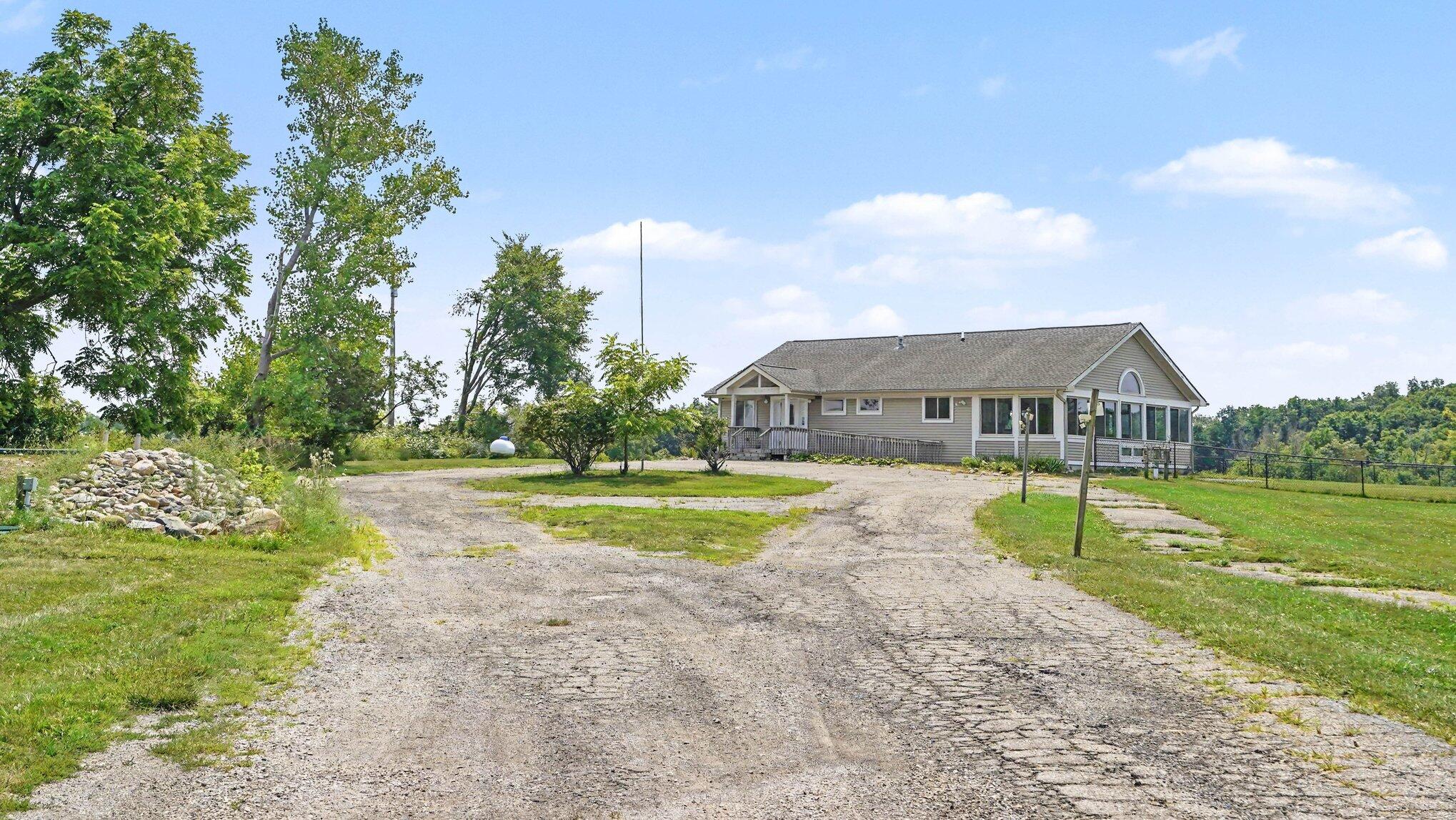 8753 Pleasant Lake Road Property Photo 2