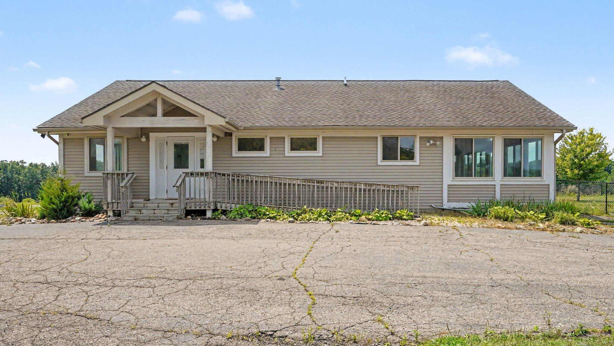 8753 Pleasant Lake Road Property Photo 5