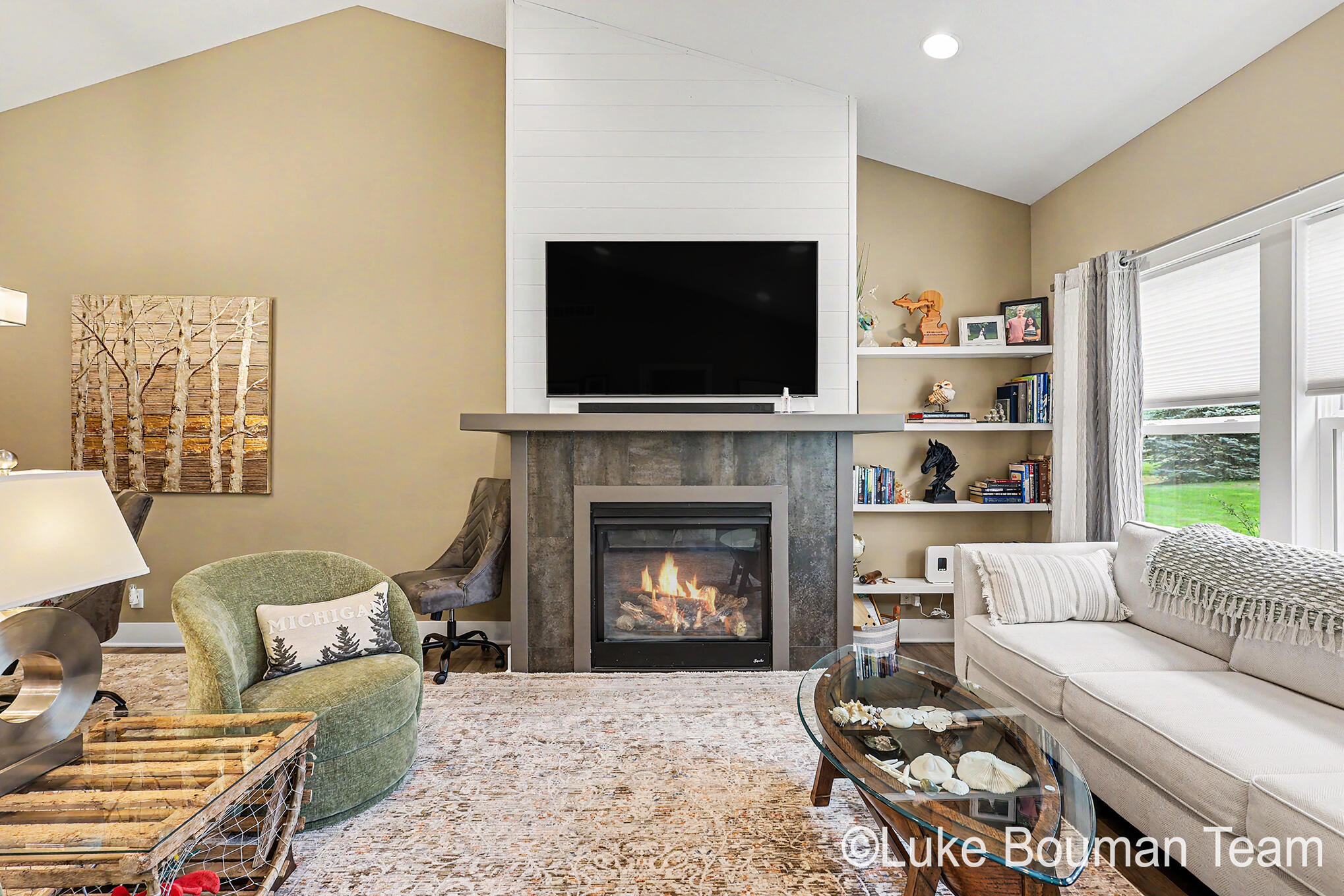 1420 Eagle Shore Court Property Photo 3