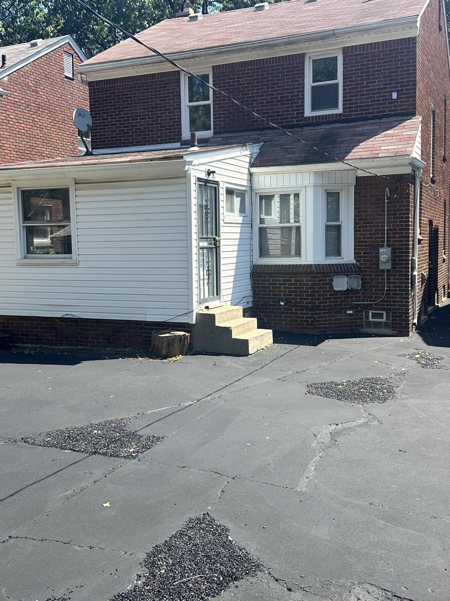 17561 Appoline Street Property Photo 4