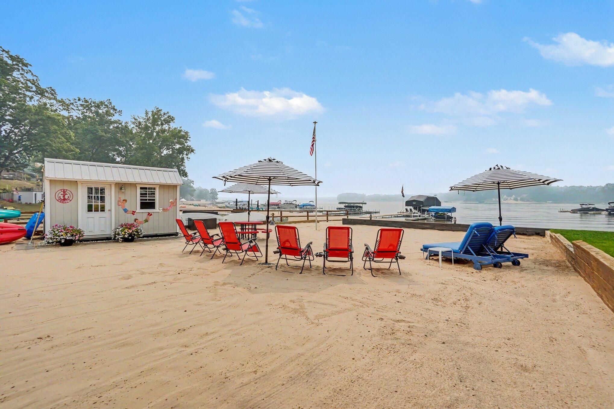 7765 Bayview Shore Drive Property Photo 4