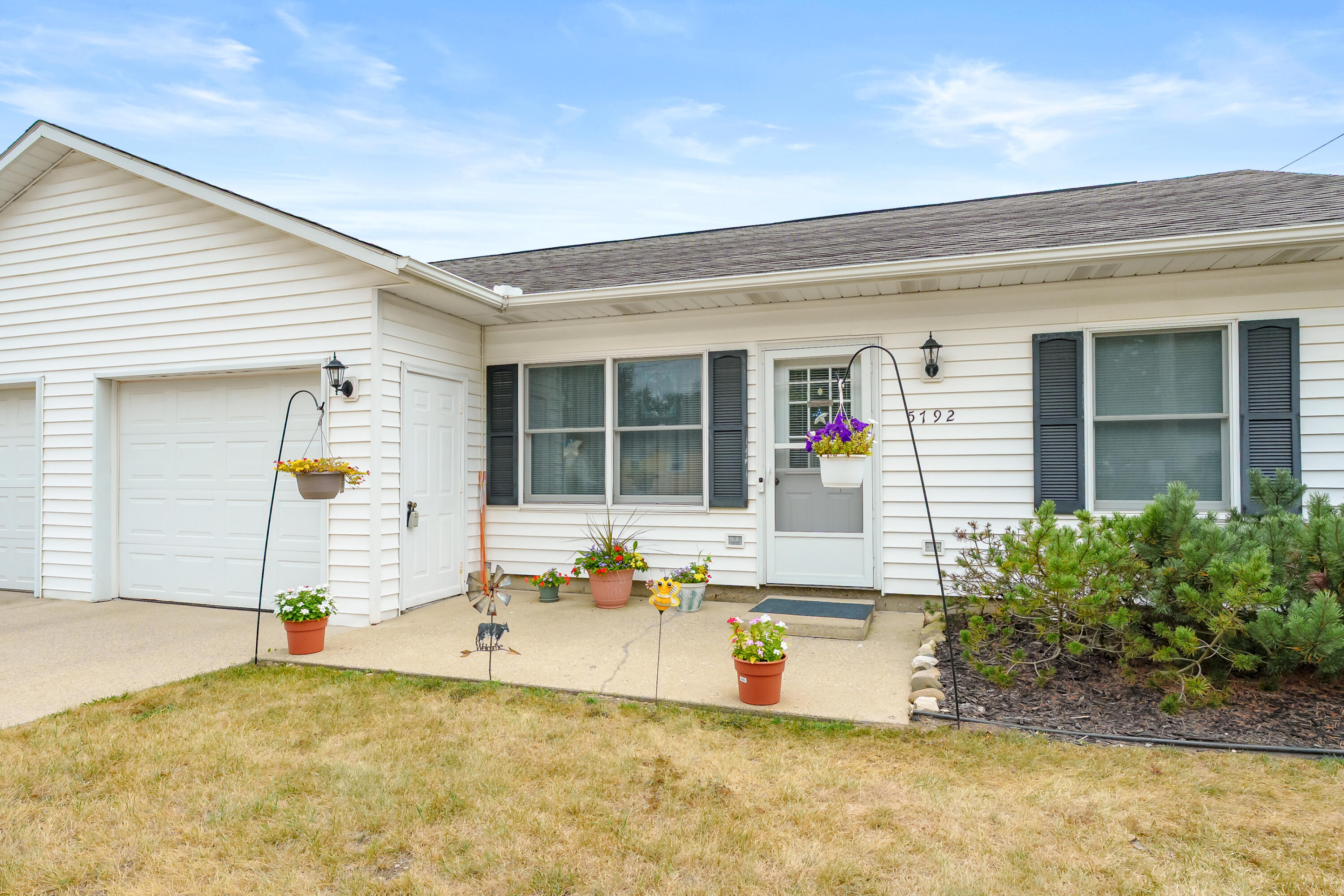 5792 Celery Street Property Photo 3