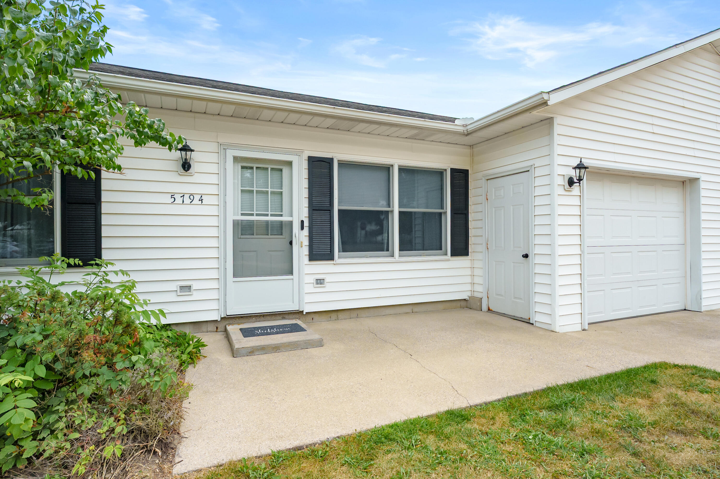 5792 Celery Street Property Photo 4