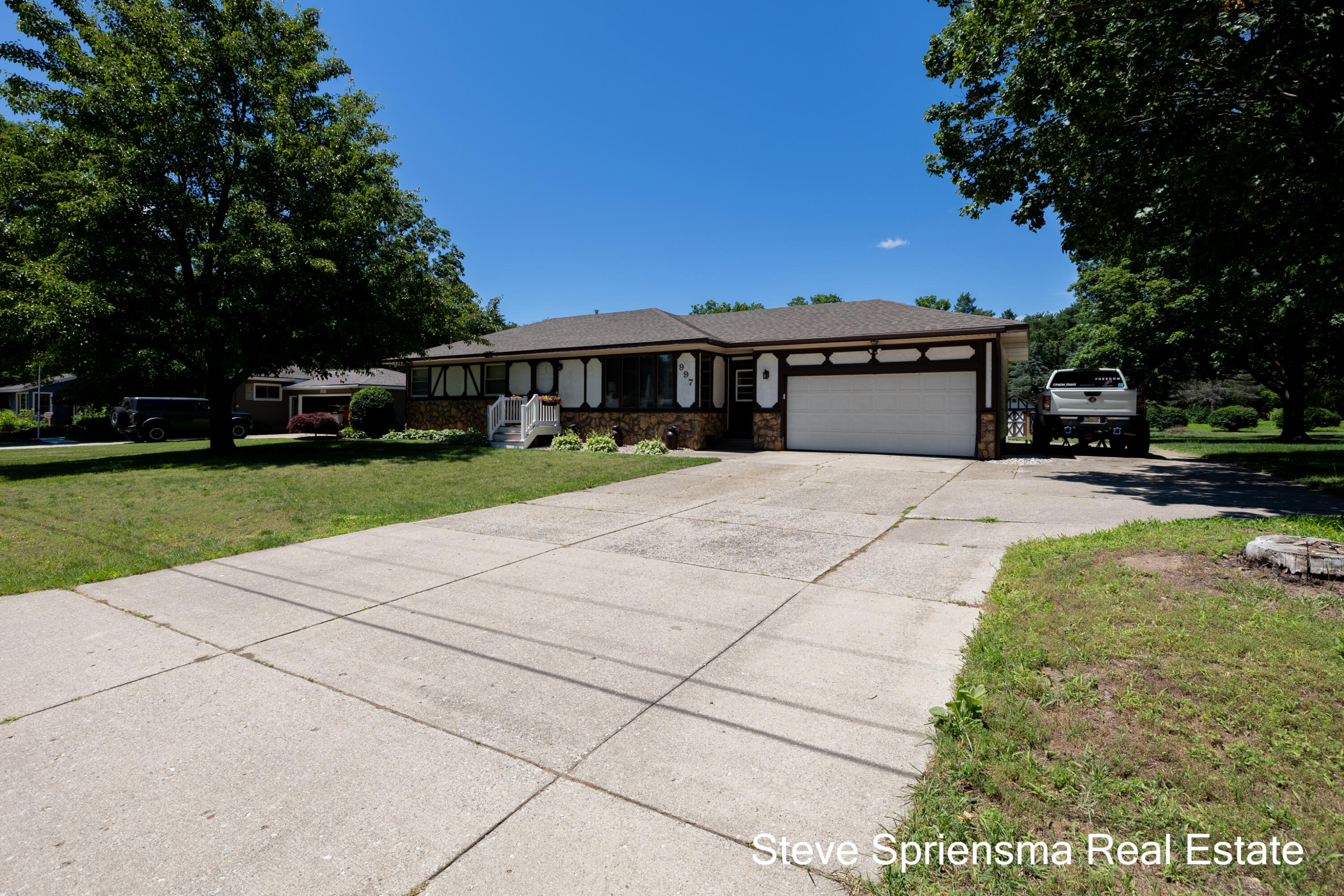 997 Cypress Drive Property Photo 1