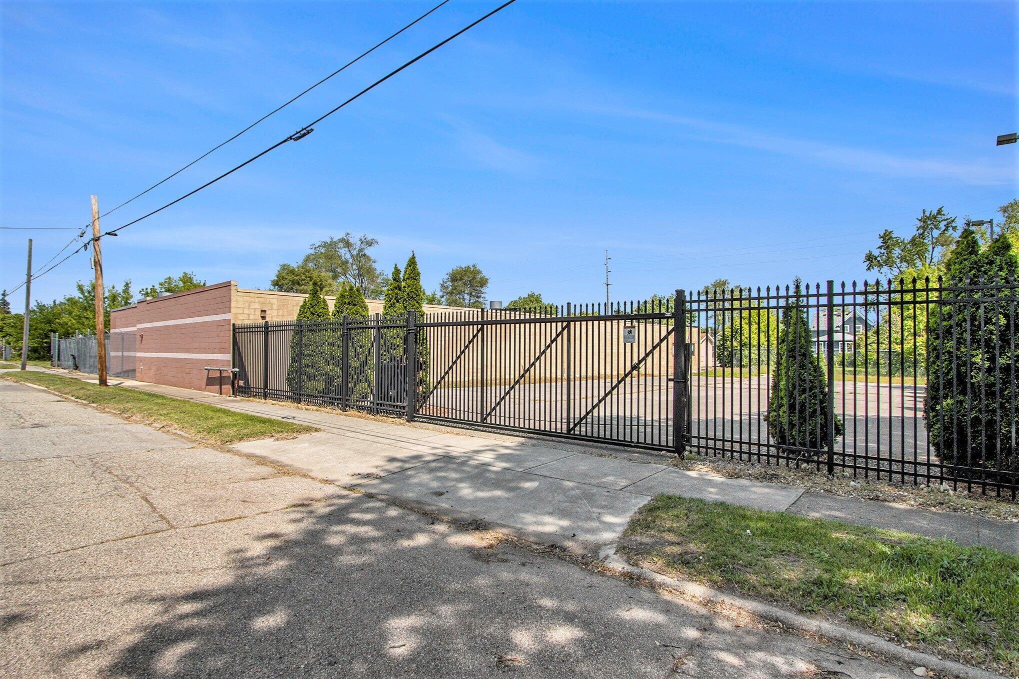 1206 E Crosstown Parkway Office/warehouse A Property Photo 21