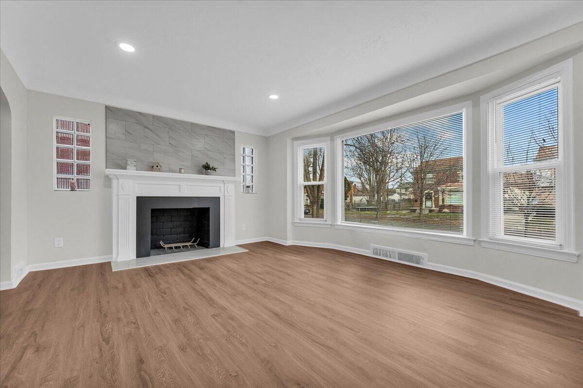 17217 Plainview Avenue Property Photo 3