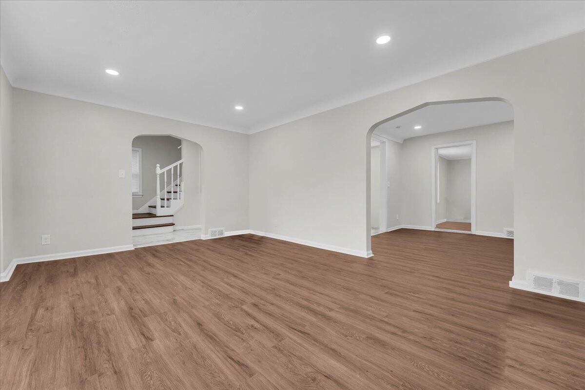 17217 Plainview Avenue Property Photo 4