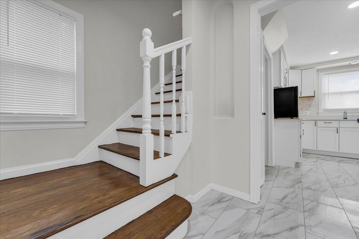 17217 Plainview Avenue Property Photo 5