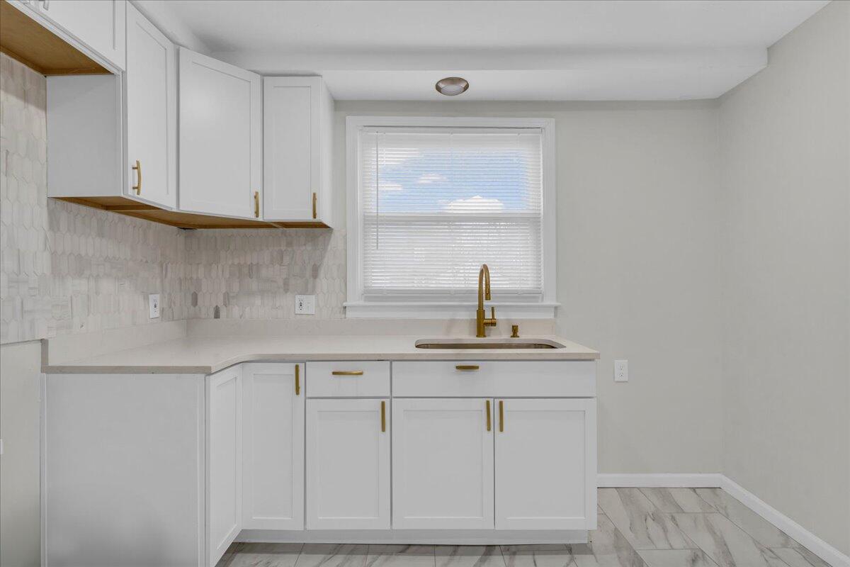 17217 Plainview Avenue Property Photo 9