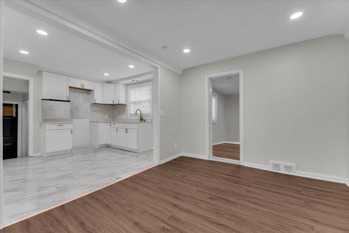 17217 Plainview Avenue Property Photo 12