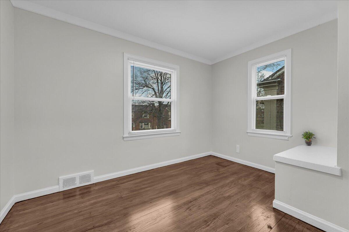 17217 Plainview Avenue Property Photo 16