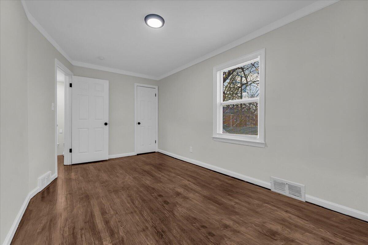17217 Plainview Avenue Property Photo 21