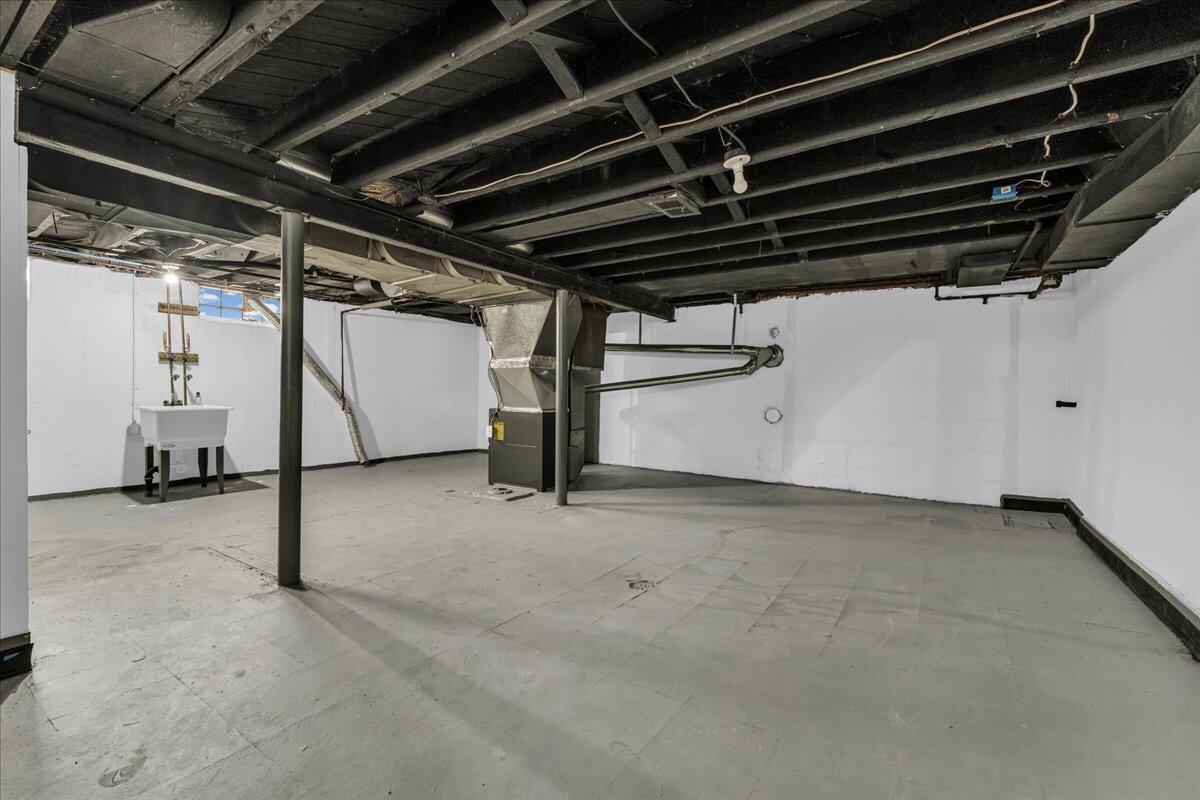 17217 Plainview Avenue Property Photo 24