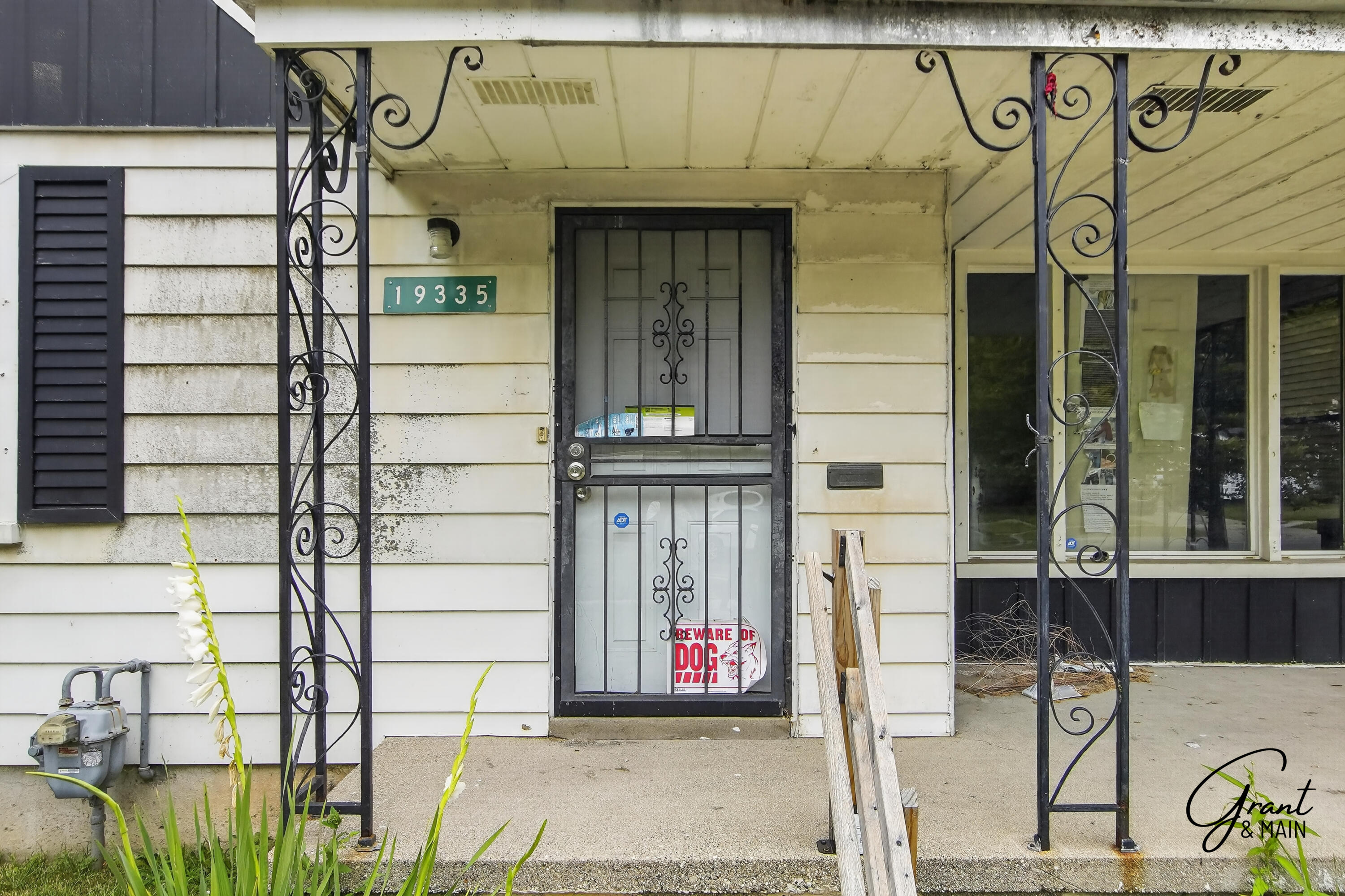 19335 Trinity Street Property Photo 2