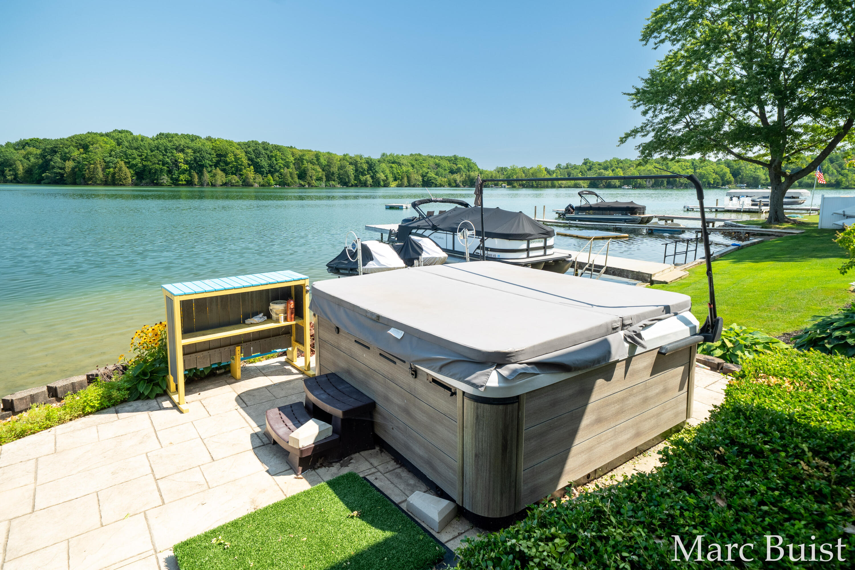 421 N Lake Drive Property Photo 46