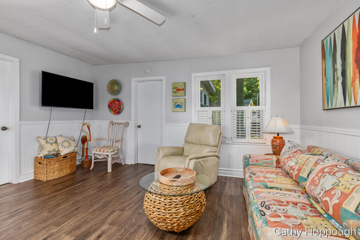2621 Lansing Street Property Photo 4
