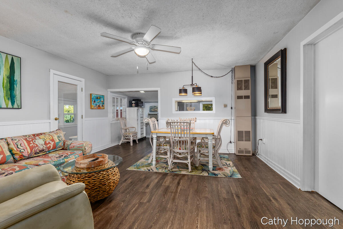 2621 Lansing Street Property Photo 6