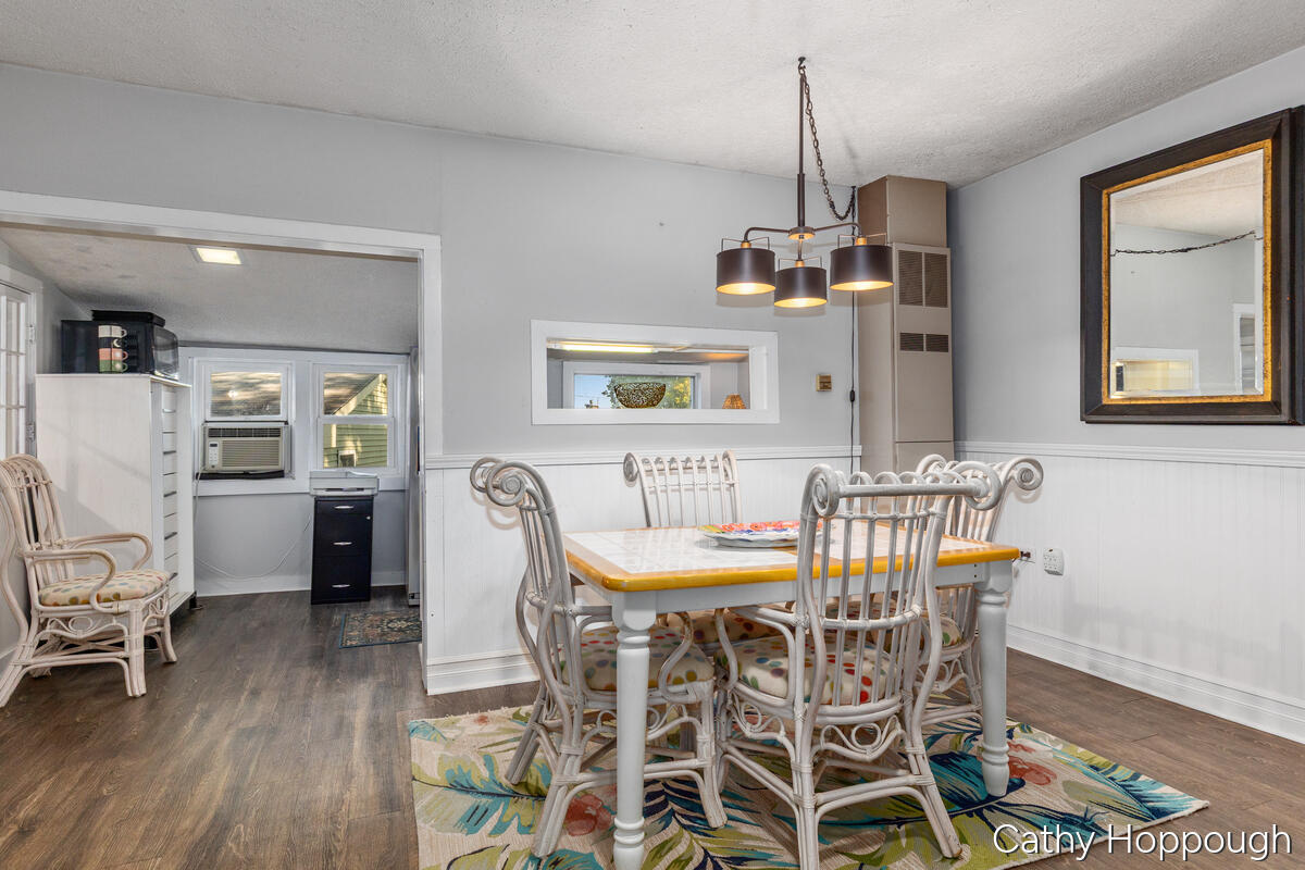 2621 Lansing Street Property Photo 8