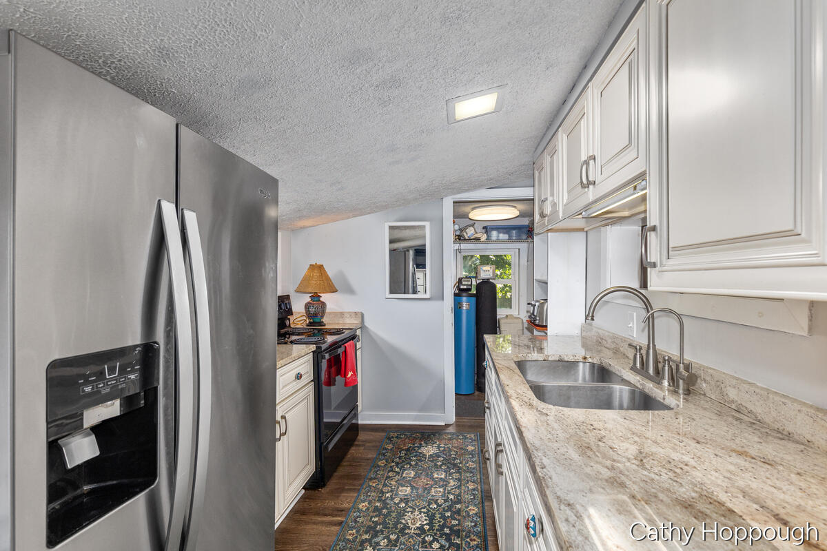 2621 Lansing Street Property Photo 10