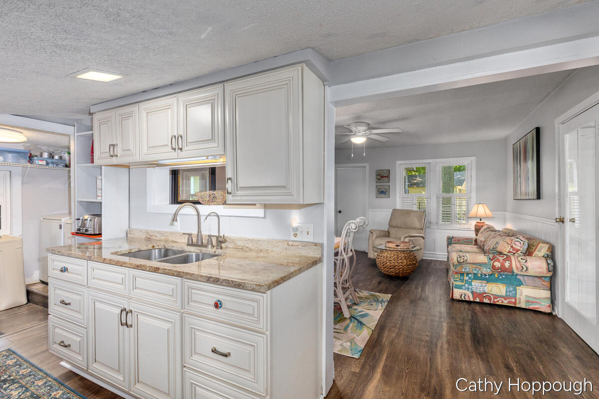 2621 Lansing Street Property Photo 11