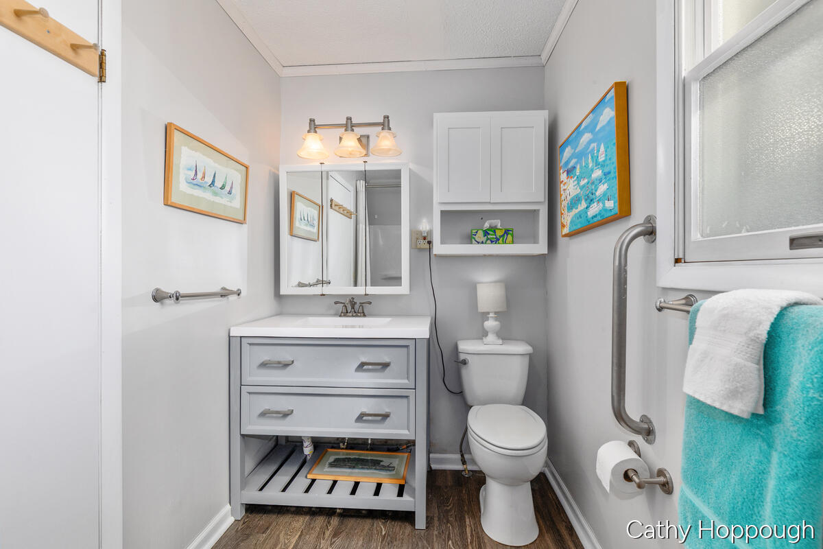 2621 Lansing Street Property Photo 14