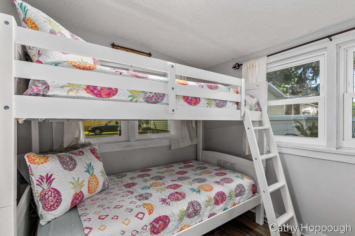 2621 Lansing Street Property Photo 15