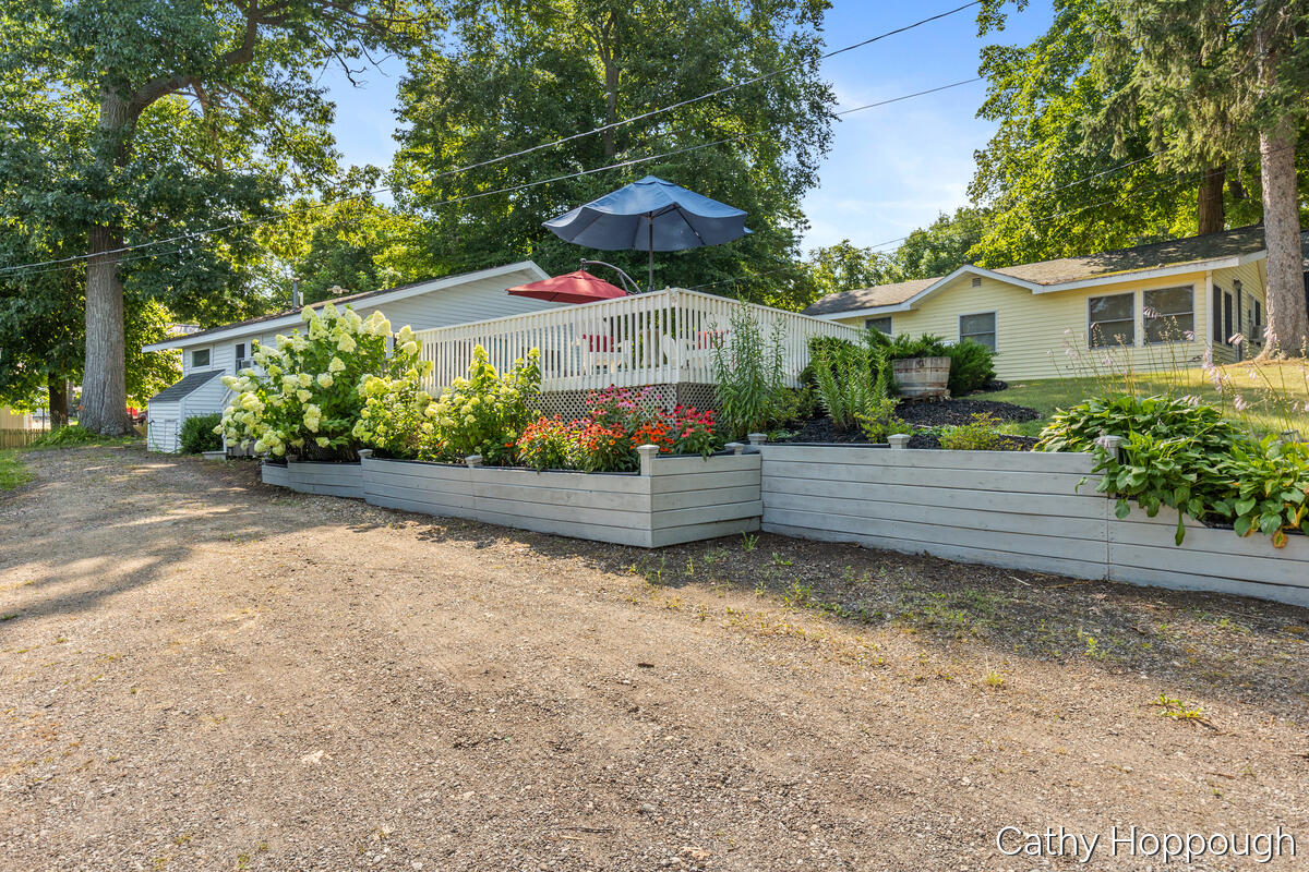 2621 Lansing Street Property Photo 25