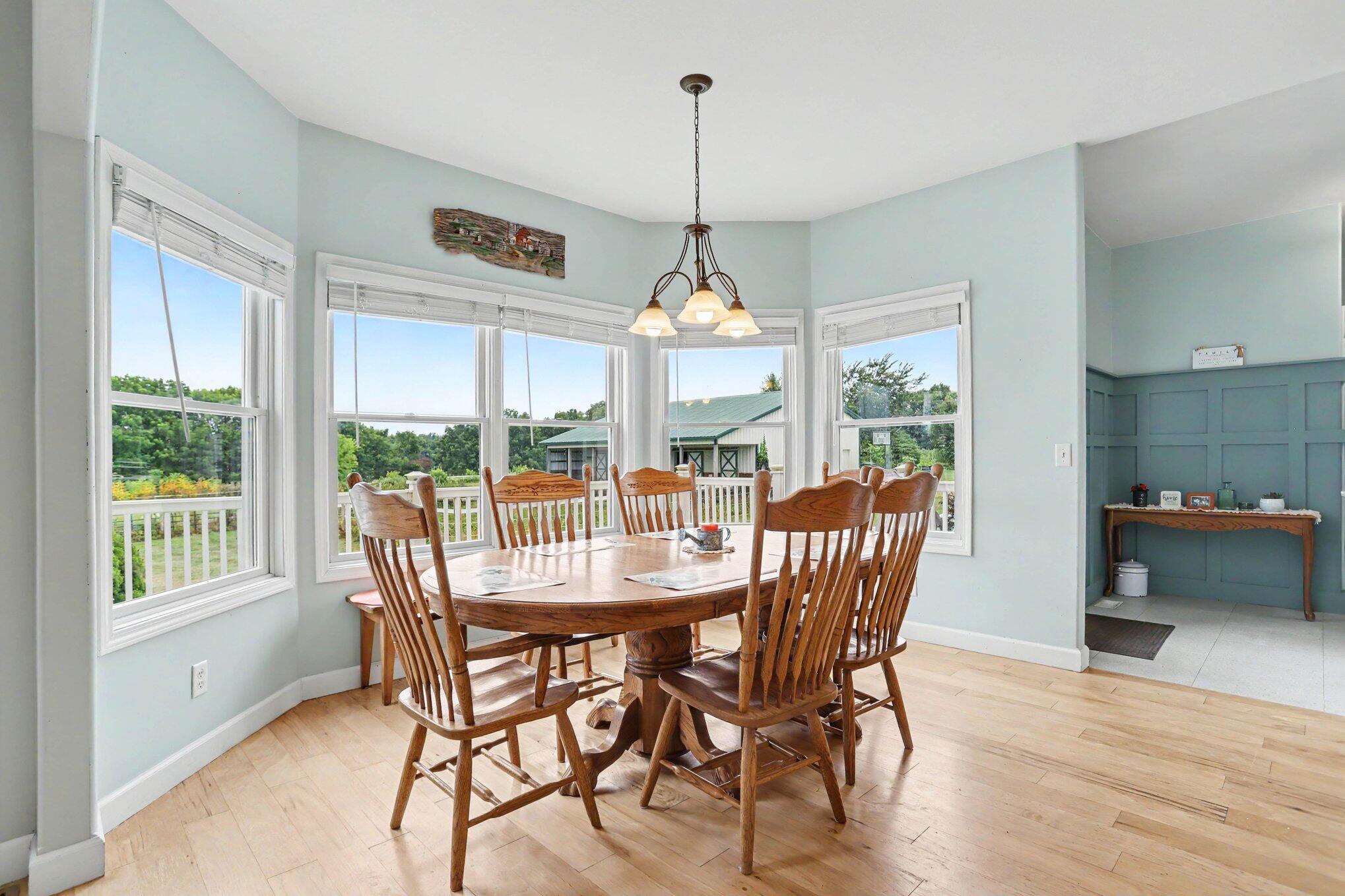 688 Ladyman Road Property Photo 4